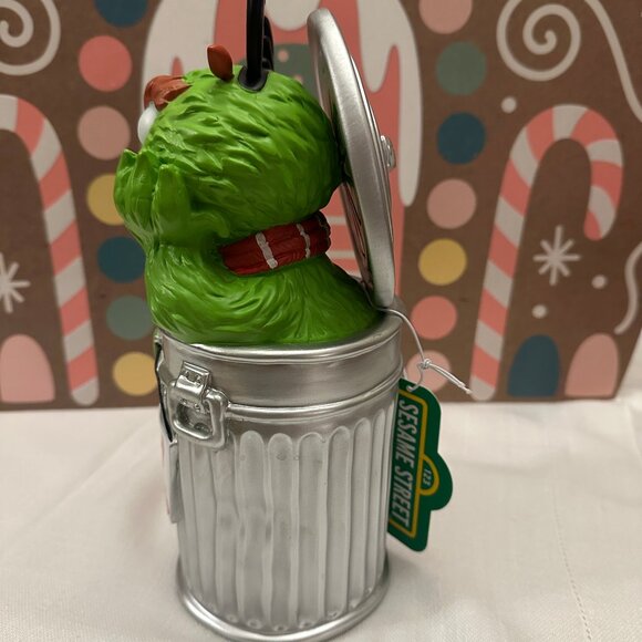 Sesame Street Oscar The Grouch Bah Humbug 10" Christmas Figurine NWT - 2025 HTF - Picture 5 of 6